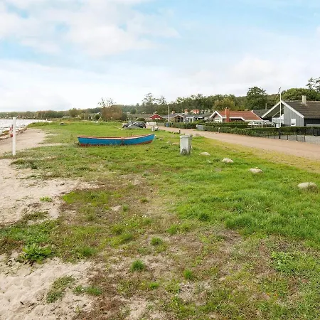 Holiday Bjert Ix